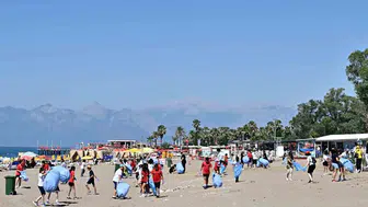 Lara Plajı’nda çöpler artık bilimsel veriye dönüşüyor
