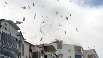 Bitlis Ahlat'ta gökyüzünü sac parçaları kapladı