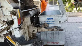 Germencik'te çöp konteynerleri köşe bucak temizleniyor