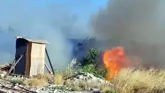 Avcılar'da kuru otlar alev alınca düğün alanı boşaltıldı
