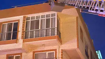 Lapseki’de gece yarısı apartman yangını 6 kişi hastaneye kaldırıldı