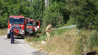 İzmit'te çöplükte başlayan yangın evleri tehdit etti