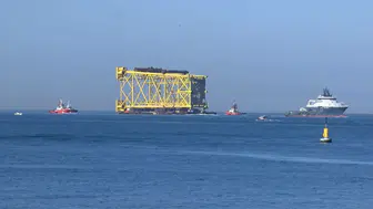 Boğaz trafiğini durduran dev geçiş