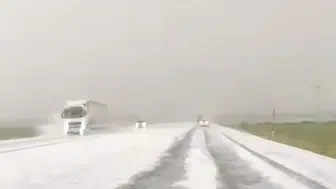 Karayolunda dolu ve fırtına etkili oldu