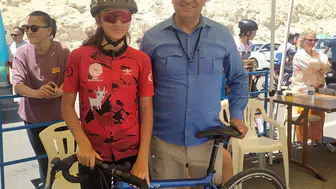 Pedalları Aydın için çevirdi ve kürsüye çıktı