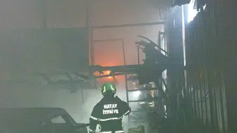 Antakya’da bir dükkan küle döndü