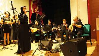 Akademisyenler sahneye çıktı müzik ziyafeti yaşattı