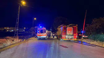 Büyükçekmece’de terk edilmiş tır alevlere teslim oldu