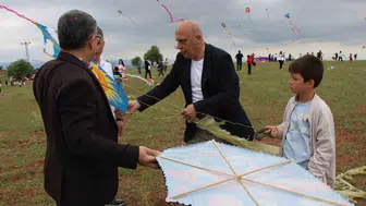 Amasya'da uçurtması bozulan çocuk için bürokratlar seferber oldu
