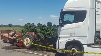 Kırklareli yolunda tırın çarptığı traktör sürücüsü yaşamını yitirdi
