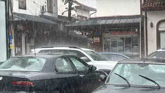 Bolu'da sağanak yağış trafiği kilitledi