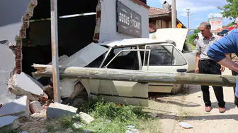 Denizli’de feci kaza Yaşlı çift otomobille duvara çarptı