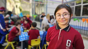 5. sınıf öğrencisi Duru okul bahçesini atölyeye çevirdi