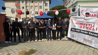 Burhaniye'de gençlerin yetenekleri sergileniyor