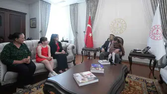 10 enstrüman çalan küçük Nil Bakan Tekin ile buluştu