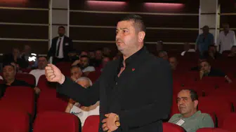 Boluspor kongresinde gerginlik Erdal Bayrak güven tazeledi