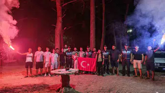 Mersinli gençlerden jandarmaya kavga ihbarlı sürpriz kutlama