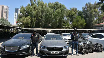 Hurda araç kimliğiyle piyasaya sürülen lüks otomobil çetesine darbe