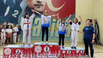 Manisalı genç tekvandocular ilk sınavlarında madalyayı kaptı
