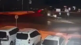 İslahiye yolunda arpa yüklü tır devrildi