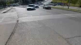 Gaziantep trafiğinde lastiği çıkan otomobil sürücüsüne zor anlar yaşattı