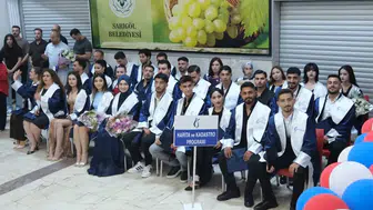 Sarıgöl Meslek Yüksekokulu öğrencileri mezuniyet coşkusunu yaşadı