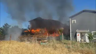 Silivri'de iki villayı küle çeviren yangın korkuttu