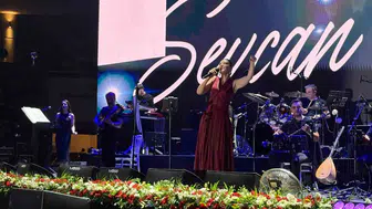 Sevcan Orhan Kayseri konserinde türkülerle mest etti