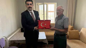 Tomarza Kaymakamı şehit babalarını evlerinde ziyaret etti