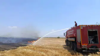 Hatay Kırıkhan’da anız yangını korkuttu