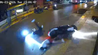Bodrum trafiğinde motosiklet kazası kameraya yansıdı