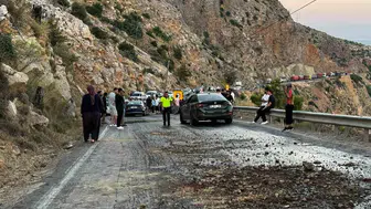 Mersin'de yola dökülen mazot dört aracı birbirine kattı