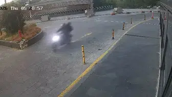 Sultangazi’de bir AVM’ye motosikletli saldırı düzenlendi