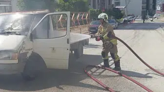 Hatay’da seyir halindeki araç bir anda yanmaya başladı