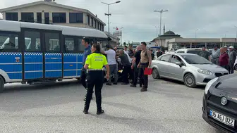 Alaplı terminal kavşağında minibüs ve motosiklet çarpıştı
