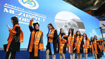 Avrasya Üniversitesi 1800 öğrencisini yeni hayatına uğurladı