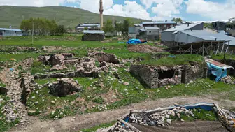 Aziziye’de 69 köydeki eski yapılar temizleniyor