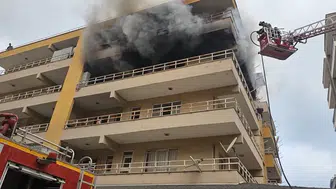 İskenderun’da bir apartman dairesi küle döndü