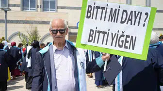 71 yaşında üniversiteli oldu 75 yaşında diplomasını aldı