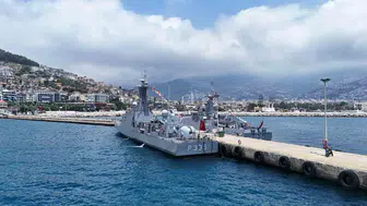 Alanya Limanı yerli savaş gemileriyle doldu taştı