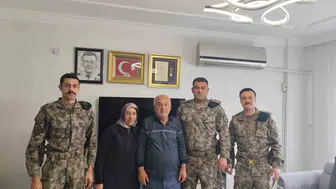 Hatay polisi şehit babalarını yalnız bırakmadı