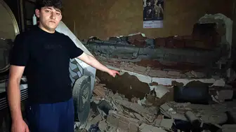 Afyonkarahisar’da yıkım sırasında yan binanın duvarları çöktü