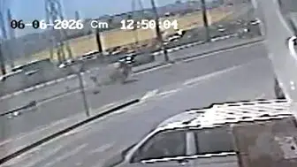 Avcılar'da kontrolden çıkan otomobil takla attı