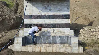 Çermikli iki kardeş kendi imkanlarıyla mahalle çeşmesini yeniledi