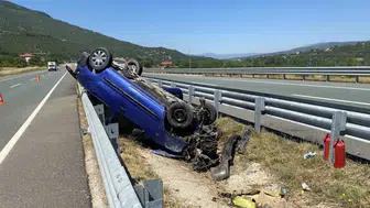 Kastamonu yolunda araç takla attı 3 kişi hastanelik oldu