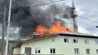 Kastamonu'da çıkan yangın köy camisini küle çevirdi