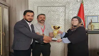 Hakkari’de masa tenisi turnuvasının galibi din görevlileri oldu
