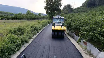Kaynaşlı Sarıçökek köyünün yolu yenilendi