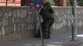Ağrı'da şüpheli valiz alarmı sokağı trafiğe kapattı