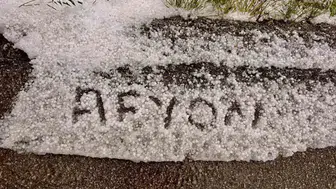 Afyon’da dolu yağışı yolları kışa çevirdi